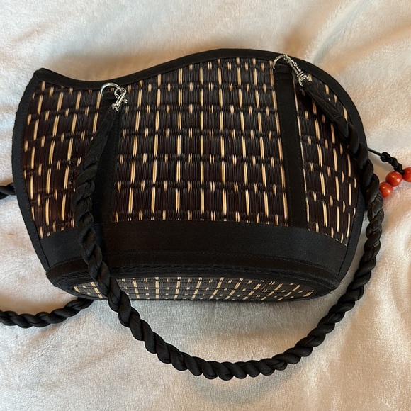 Baskets of Cambodia “The Kiri Wave”handwoven black & natural straw purse - Picture 5 of 6